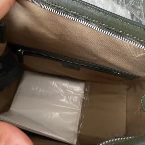 MCM Medium Aren VI Leather Hobo Bag - Picture 10 of 13